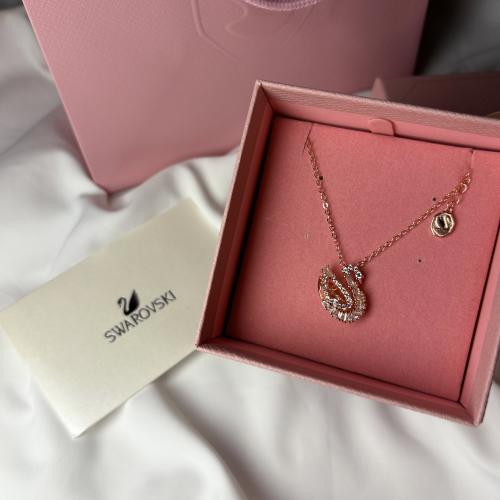 سلسال مستوحى من سوارفسكي روز