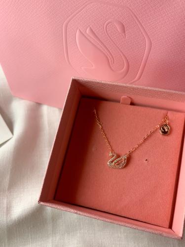 سلسال مستوحى من سوارفسكي روز