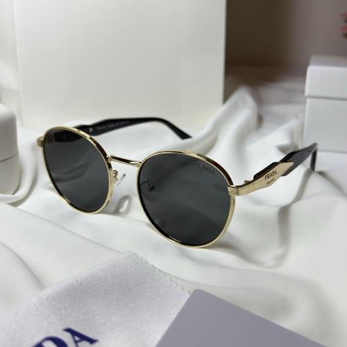 نظارة برادا