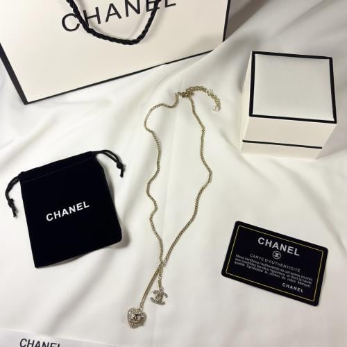 سلسال مستوحى من شانيل