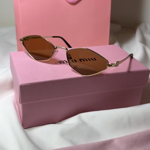 نظارة ميو ميو