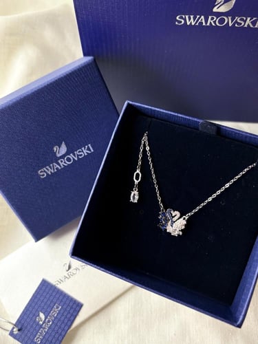 سلسال مستوحى من سوارفسكي البجعتين كحلي وفضي