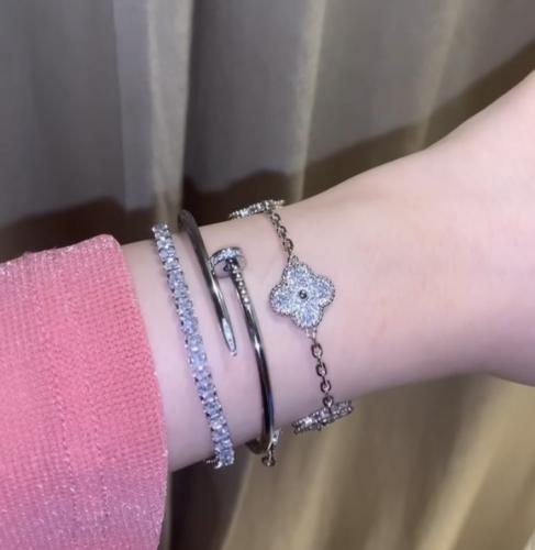 تنسيق العيد ثلاث اساور