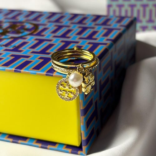 خاتم مستوحى من توري بورش ذهبي