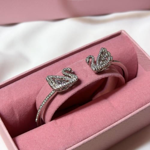 سوارة مستوحاة من سوارفسكي