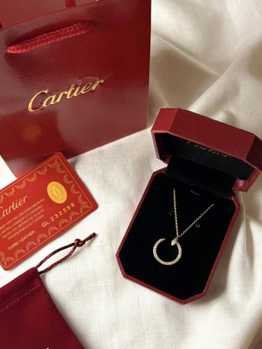 سلسال مستوحى من كارتير ذهبي