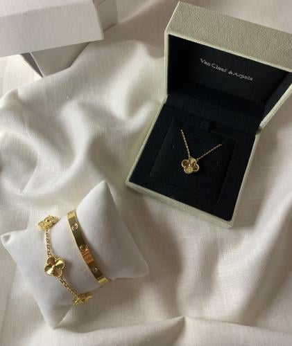 طقم سلسال وسوارتين