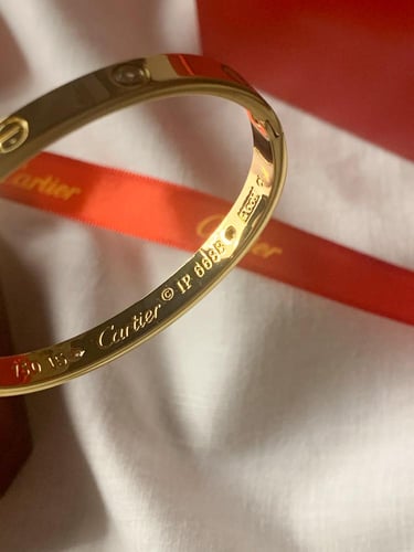 سوارة مستوحاة من كارتير بفصوص