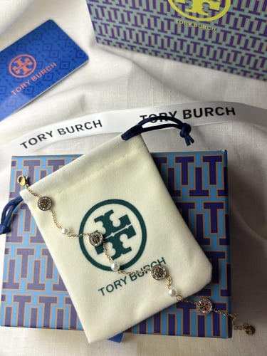 سوارة مستوحاة من توري بورش ذهبي