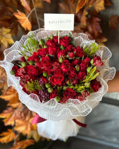 باقة ورد بيبي روز أحمر بتغليف قماش