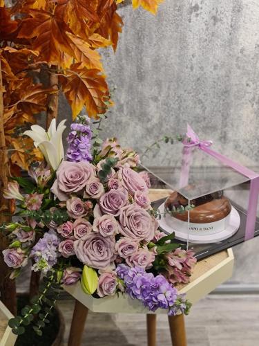 باقة ورد+كيكة الشوكولاته من آني وداني