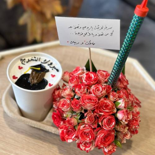 كوب كيك مع إمكانية تغيير العبارة والرسمة منسق ب مي...