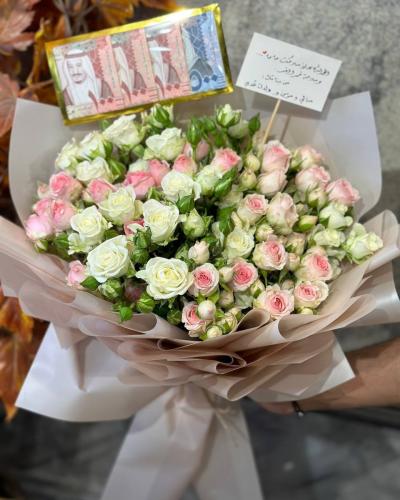 باقة ورد ميني روز بألوان هادئة