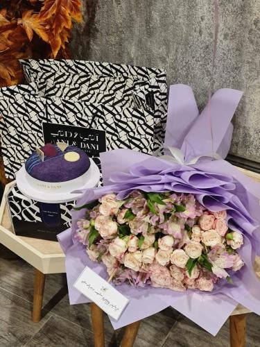 بوكيه ورد طبيعي-كيكة بلو فلفت من آني وداني