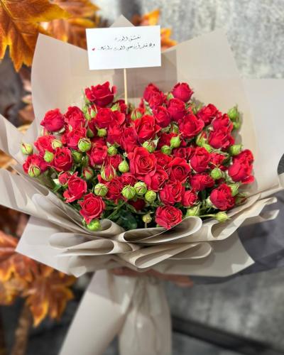 باقة ورد ميني روز أحمر بتغليف هادئ