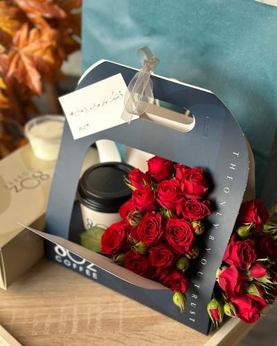 حلا مع كوب قهوة (نوع القهوة اختياري ) على قاعدة بت...