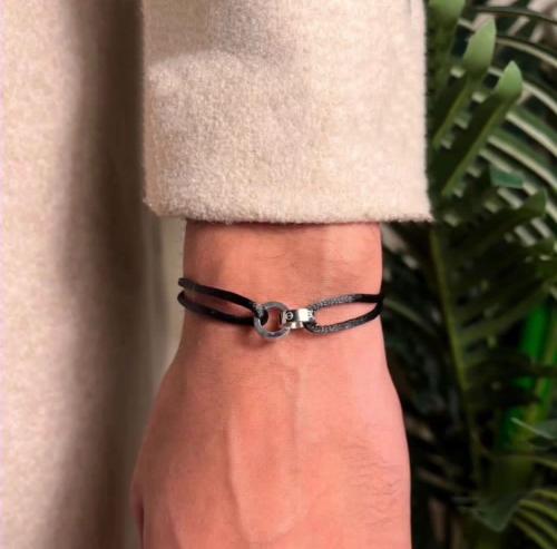 اسورة يد رجالية Signature style