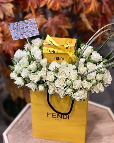 طقم سلسال مع حلَق لون ذهبي