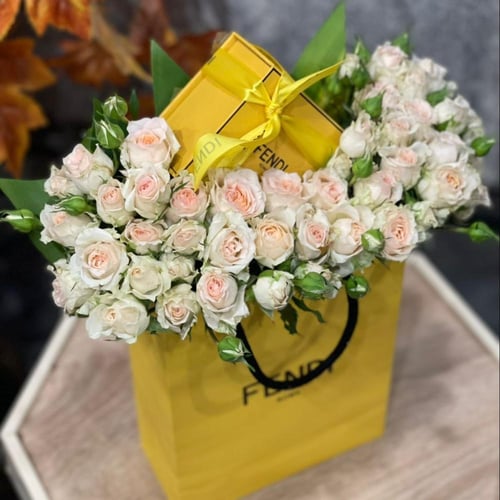 طقم سلسال مع حلَق لون ذهبي