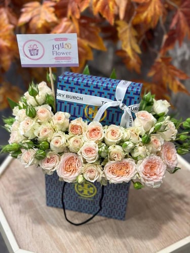 سلسال نسائي مع حِلَق لون ذهبي