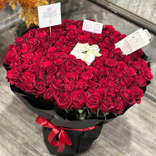 شوكولاتة باتشي وسط بوكيه جوري أحمر هدايا الفلنتاين...