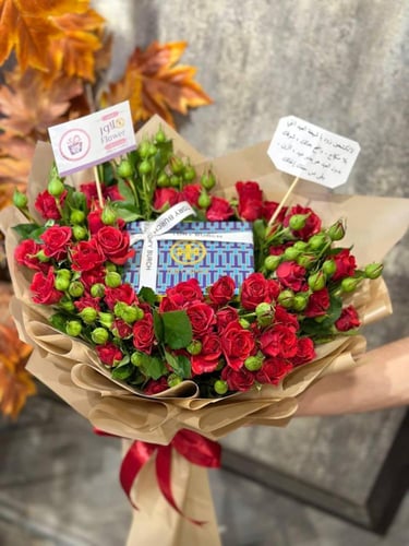 سلسال نسائي مع حِلَق لون ذهبي