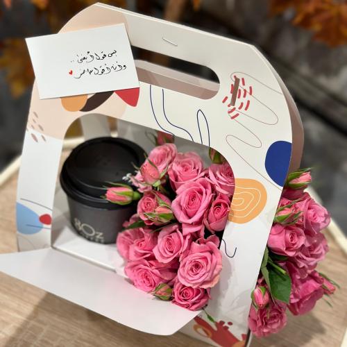 كوب قهوة (نوع القهوة اختياري ) منسق بورد بيبي روز...