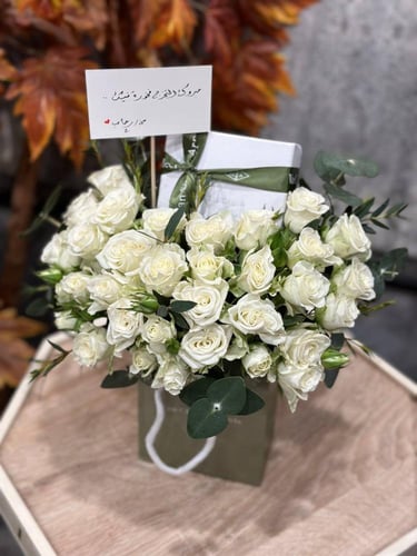 طقم سلسال نسائي مع حلَق لون ذهبي