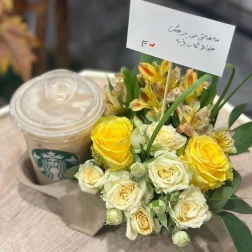 كوب قهوة (نوع القهوة اختياري ) منسق بتشكيلة ورود ع...