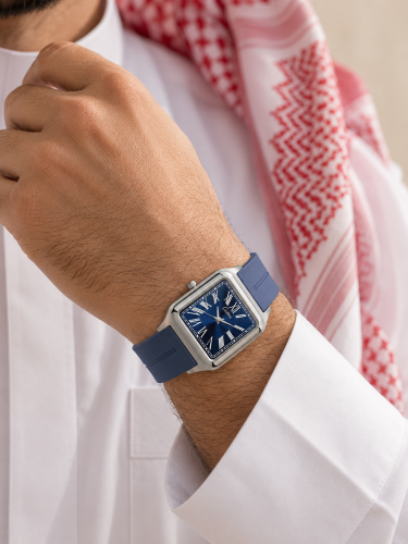 ساعة رجالية مميزة من ماركة كاتيرا، تأتي بتصميم عصري وأنيق يناسب جميع الأذواق. كما تأتى هذه الساعة بحزام ربل بلون كحلي جذاب يضفي لم...