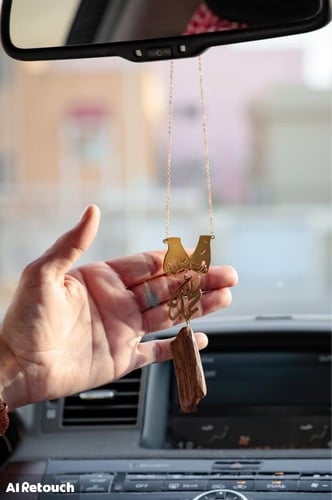 تعليقة بحفر ماسكين يد بعض