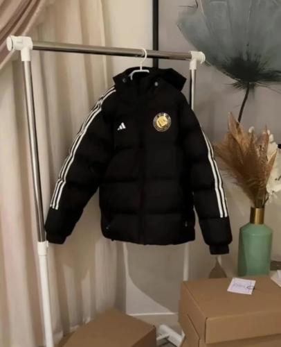 جاكيت شتوي بتصميم ناديك المفضل