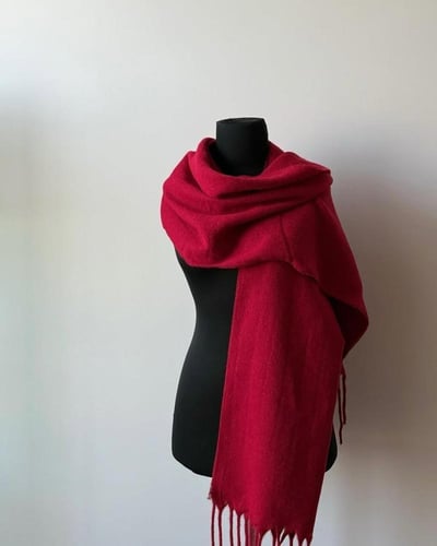 شال شتوي احمر أنيق