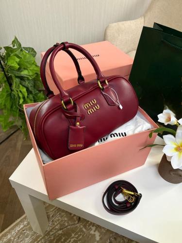 شنطة Miu Miu الهبة