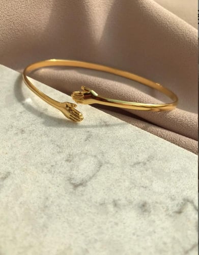 إسواره مع الخاتم عِناق