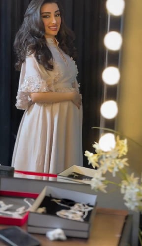 فستان سهره مناسب للحوامل بخامه ميكادو تطريز يدوي ف...