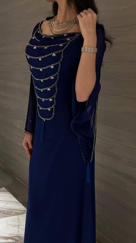 فستان جورجيت مع تطريز يدوي