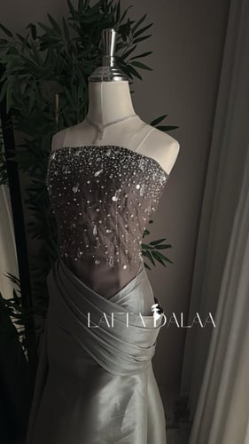 فستان ليالي كرسيه مطرز