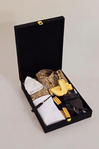 طقم دقلة يوم التأسيس الفاخر – بكس ملكي تراثي أنيق