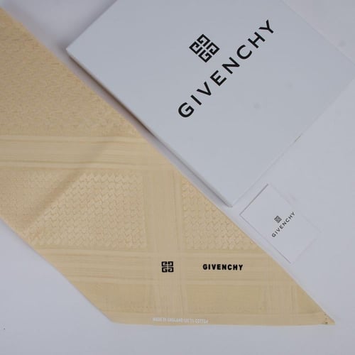 شماغ بيج ماركة جفنشي الهبة الجديد