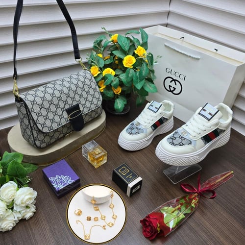 طقم نسائي حقيبة و شوز نسائي مع سلسال وعطر وتغليف م...