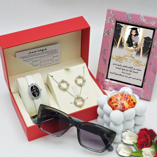 هدية التخرج طقم نسائي بالاسم والصورة