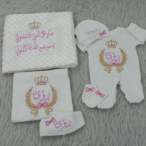 اطقم مواليد بنات بالاسم