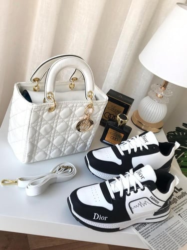 طقم نسائي ماركة ديور حقيبة بناتي مع الشوز وعطر ديو...