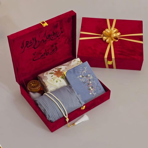بوكس هدية صلاة فاخر بتصميم مخمل مع سجادة وشرشف ومص...