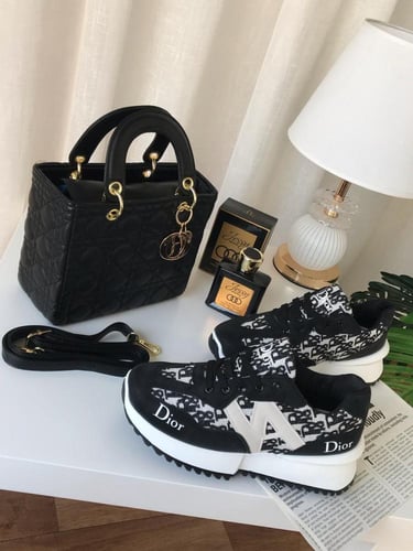 طقم نسائي ماركة ديور حقيبة بناتي مع الشوز وعطر ديو...