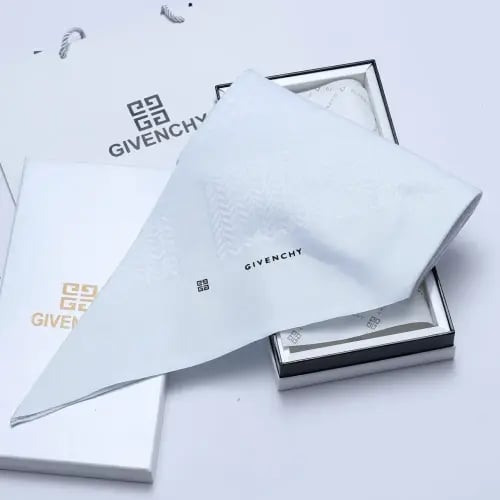 شماغ جيفنشي ابيض الرسمي