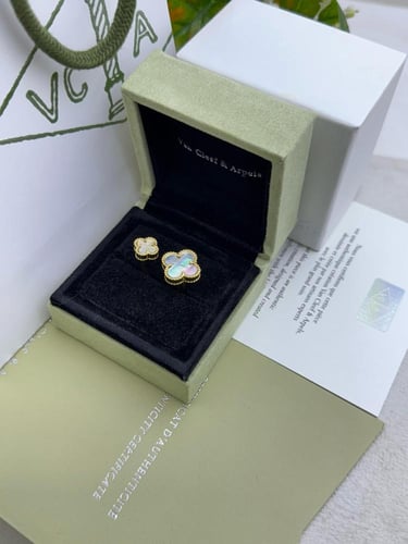 خواتم ماركة فان كليف بألوان متعددة مع الملحقات