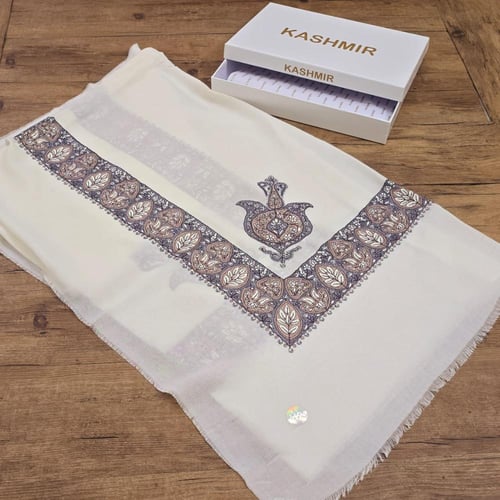 شماغ شتوي فاخر بخامة صوف طبيعي