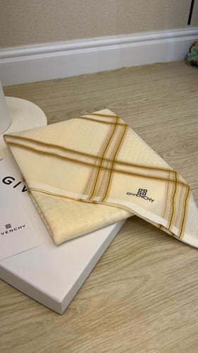 شماغ جفنشي بيج مخطط ذهبي الهبه ٢٠٢٦